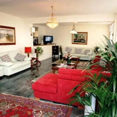 Reno 3*