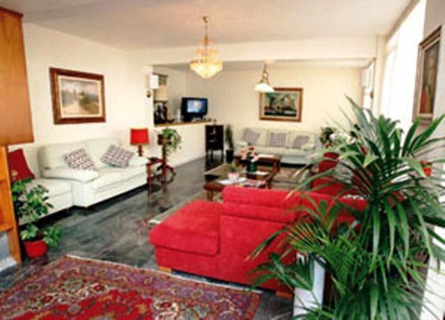 Reno 3*